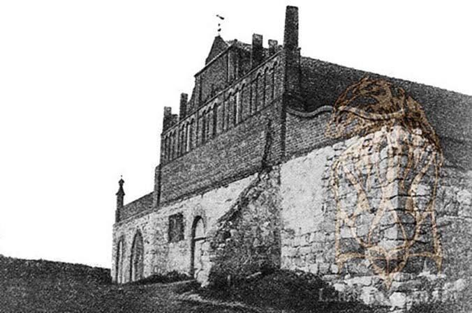 Старе зображення переробленого під господарські потреби замку в Андрушівці