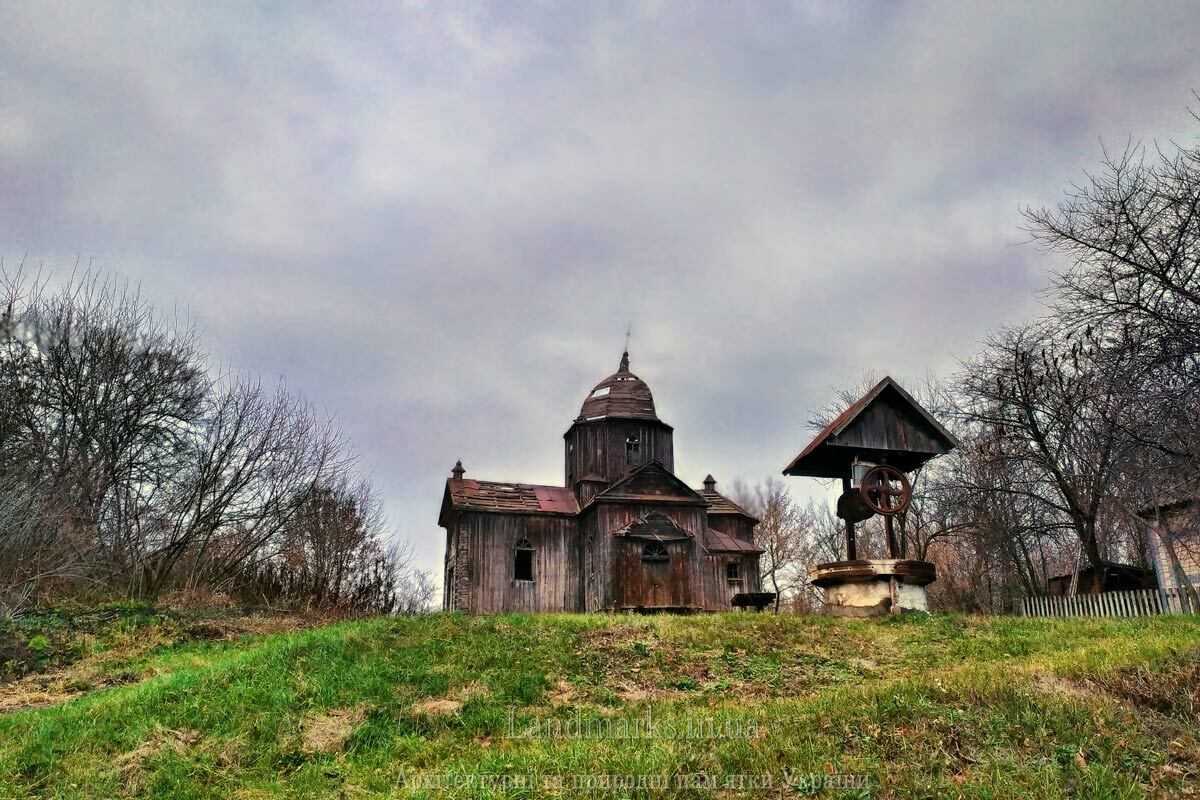 Церква в селі Бурківці руйнується
