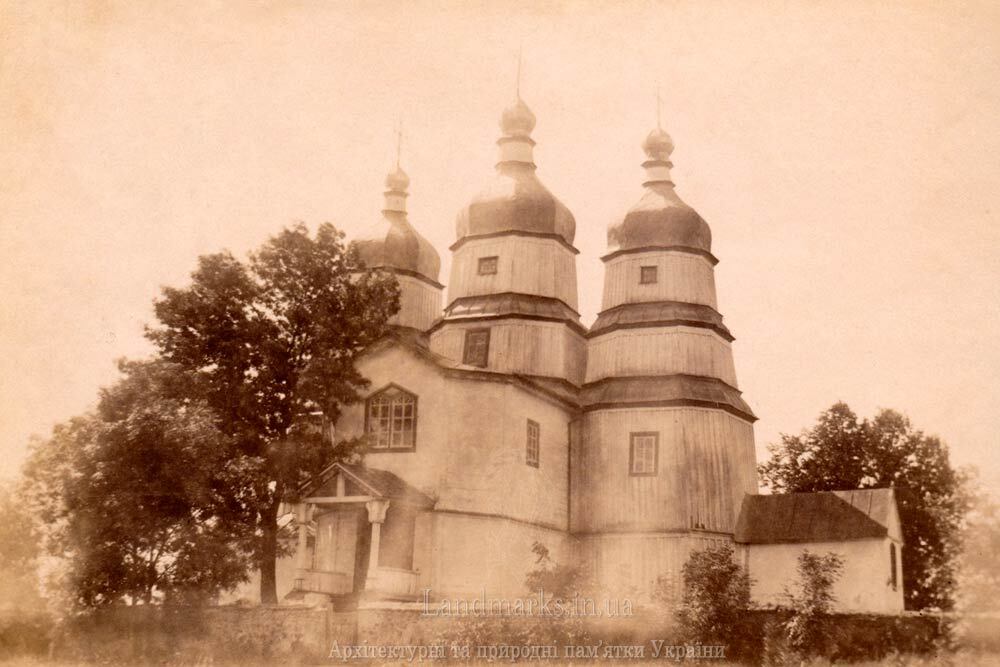 Церква яка була зведена у Гущинцях 1764 року Архівне фото памяток Вінницької області