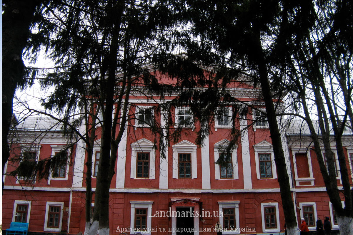 Палац Холоневських в Іванові нині школа-інтернат