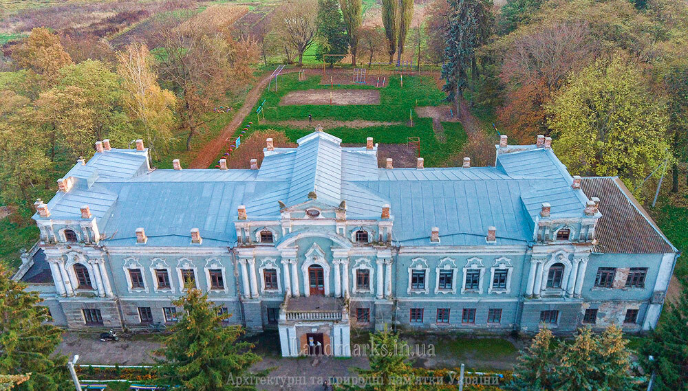 Stara Pryluka Palace from the sky, photo November 2020