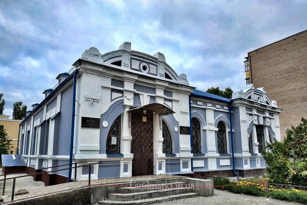 Будівля, 1901 р у стилі українського архітектурного модерну. Новомосковськ