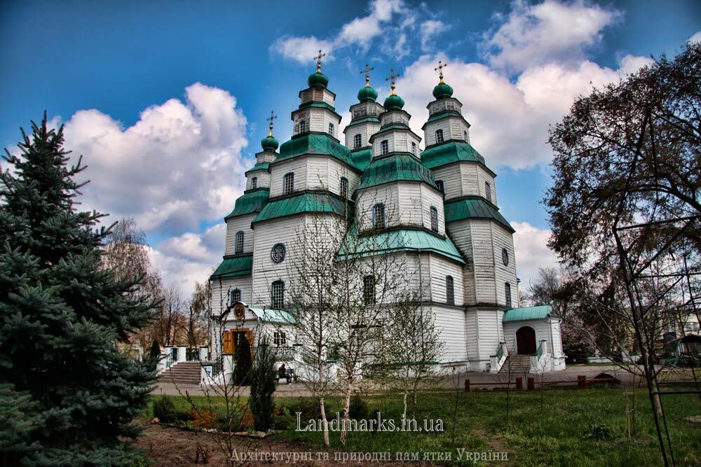 The largest wooden church in Ukraine was built in Novomoskovsk