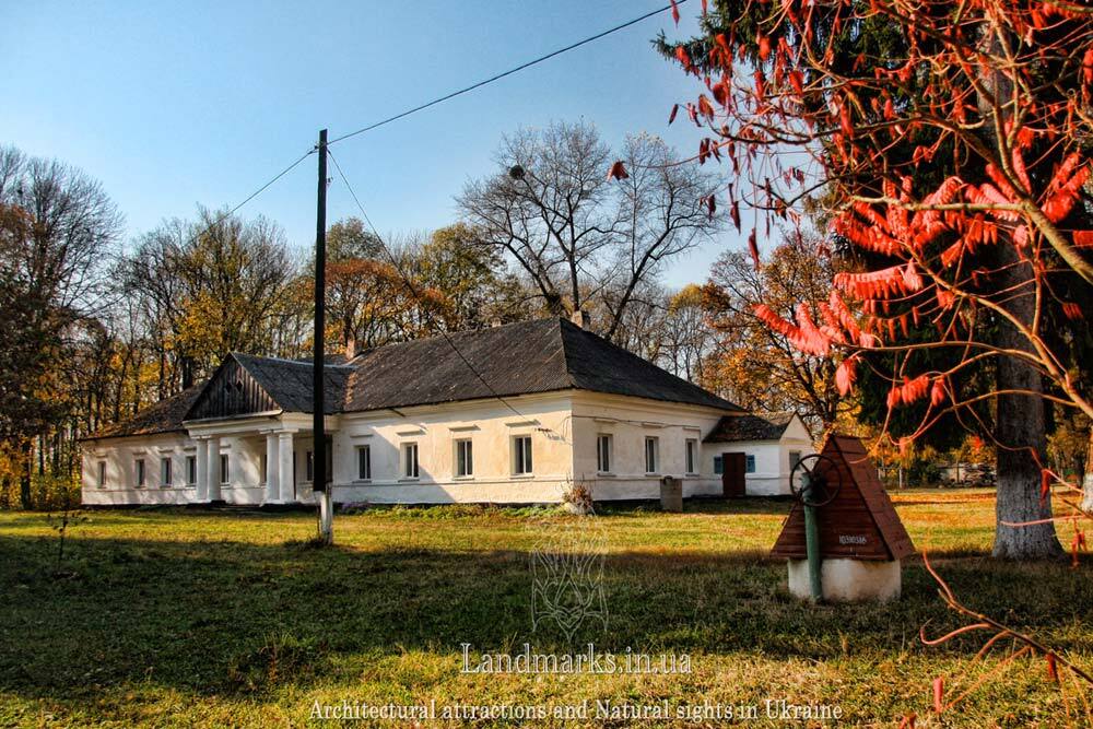 садиба польського шляхтича у Стовпові Житомирської області, нині школа
