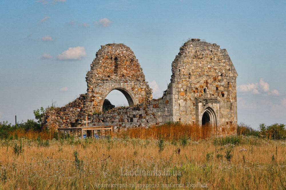 Kismuzsaly középkori templomának romjai. Руїни костелу Закарпаття