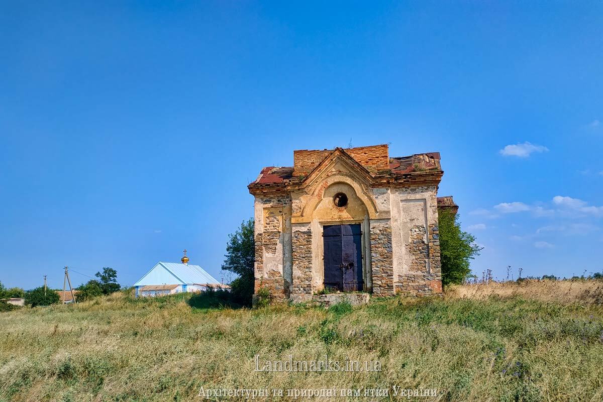 Руїни церкви у Марянівці