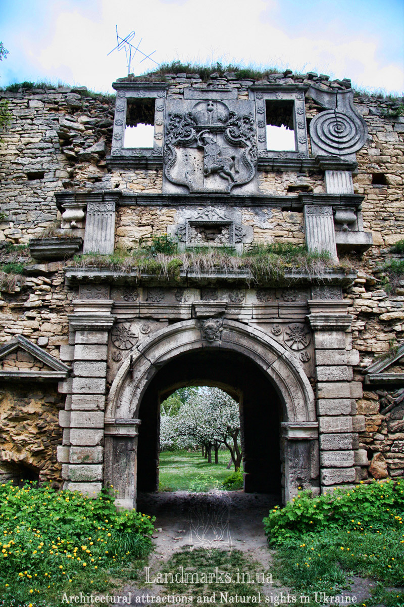 Zamek w Czernelicy – dawna warownia w Czernelic  Замок в Чернелиці