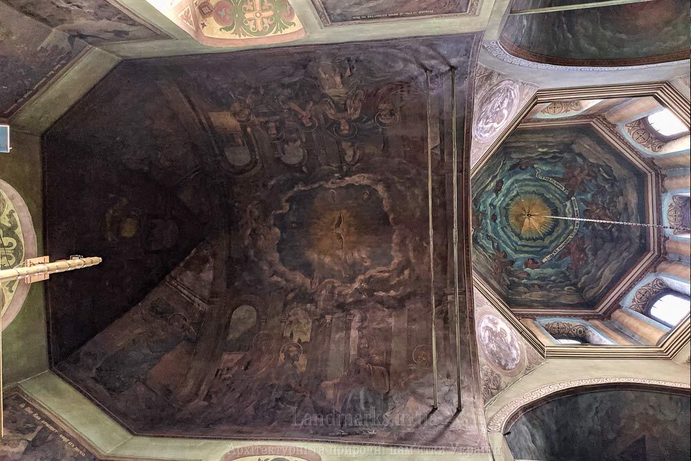 Розписи на стелі та під куполом в Іллінській церкві в Києві