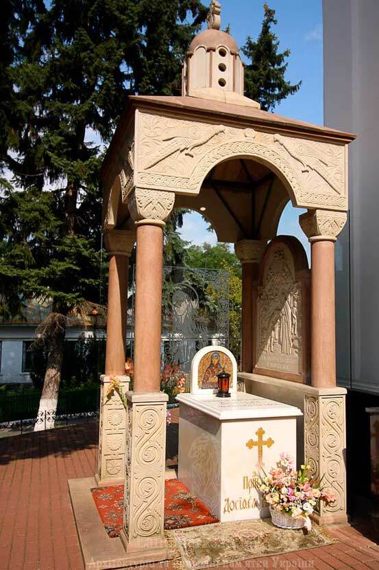 надгробок ппреподобної Досифеї в Китаєвському монастирі