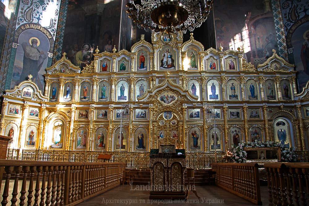 Вівтар Миколаївського собору Покровського монастиря