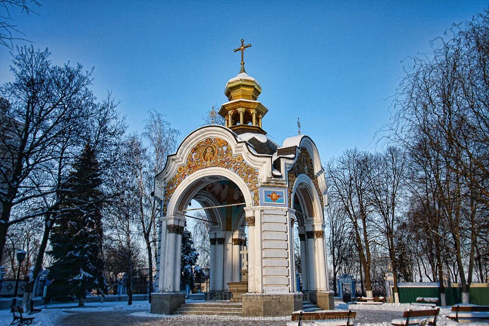 Ківорій святого Миколая на території Михайлівського монастиря