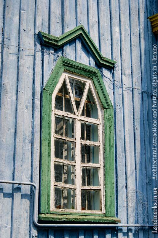 Форма вікон покровського храму в Мотовилівці