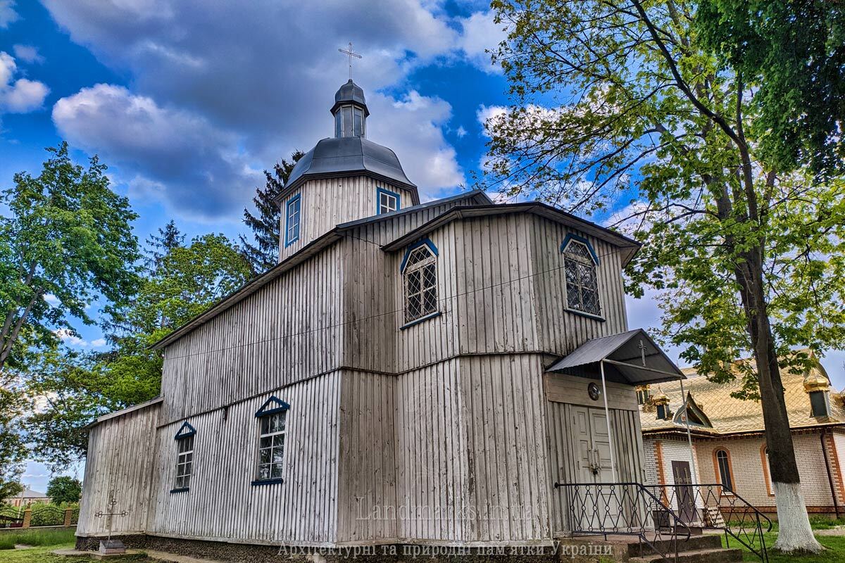 Стародавня деревяна церква влкмч. Параскеви