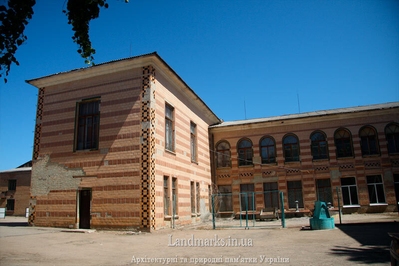 Будівля технікуму в Бобринці  зведена на початку ХХ ст.
