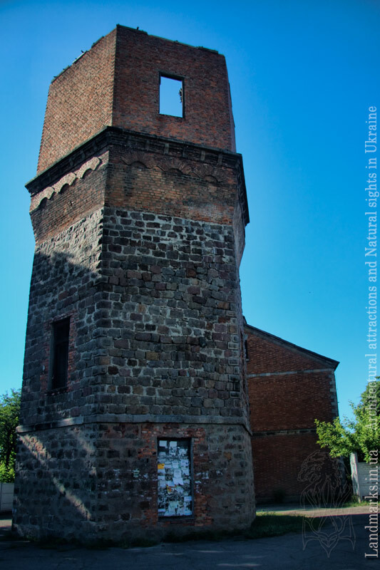 Водонапірна вежа у Долинське