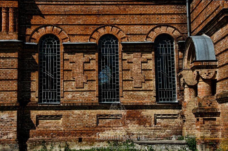 Вікна церкви оздоблення церкви в Кримках