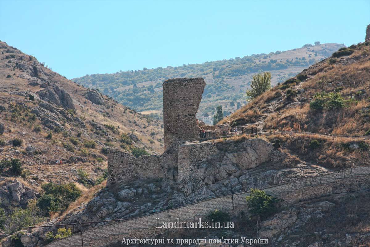Руїни вежі балаклавської фортеці