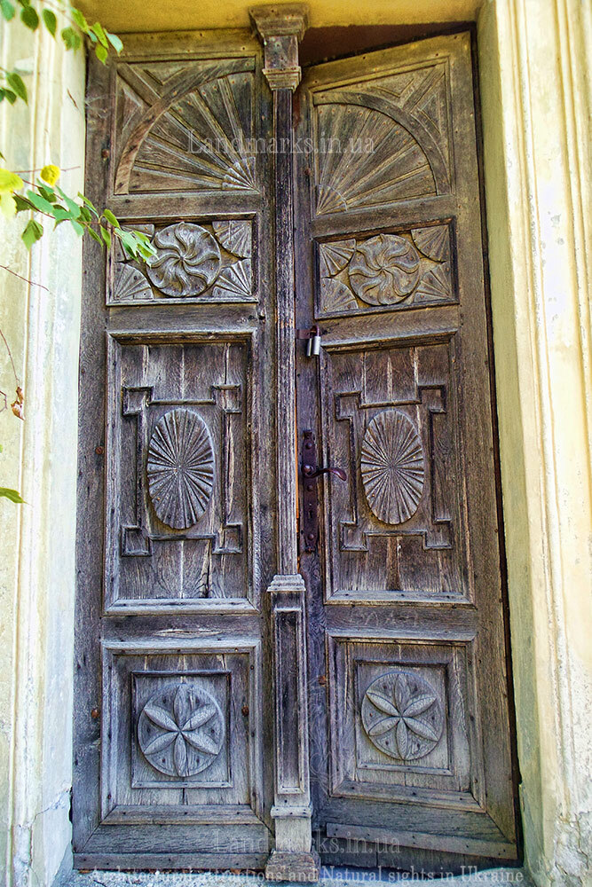 Костел в Білому Камені та його старовинні чудові двері