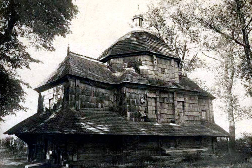 Архівна фотографія дерев'яна церква у Варяжі