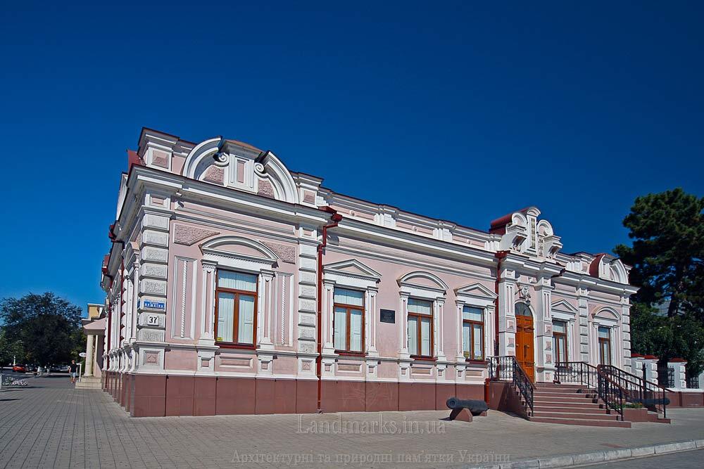 особняк   нині музей ім. Суворова