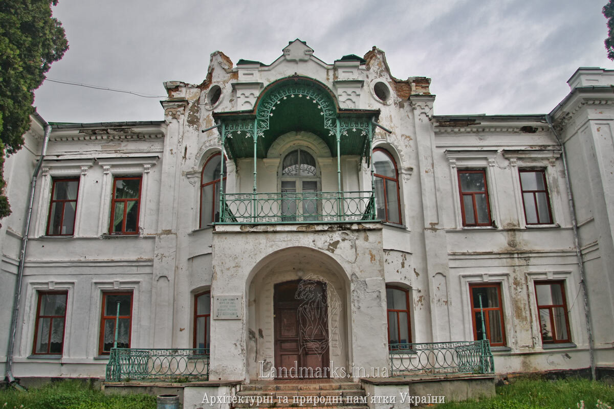 Головний фасад палацу Закревських