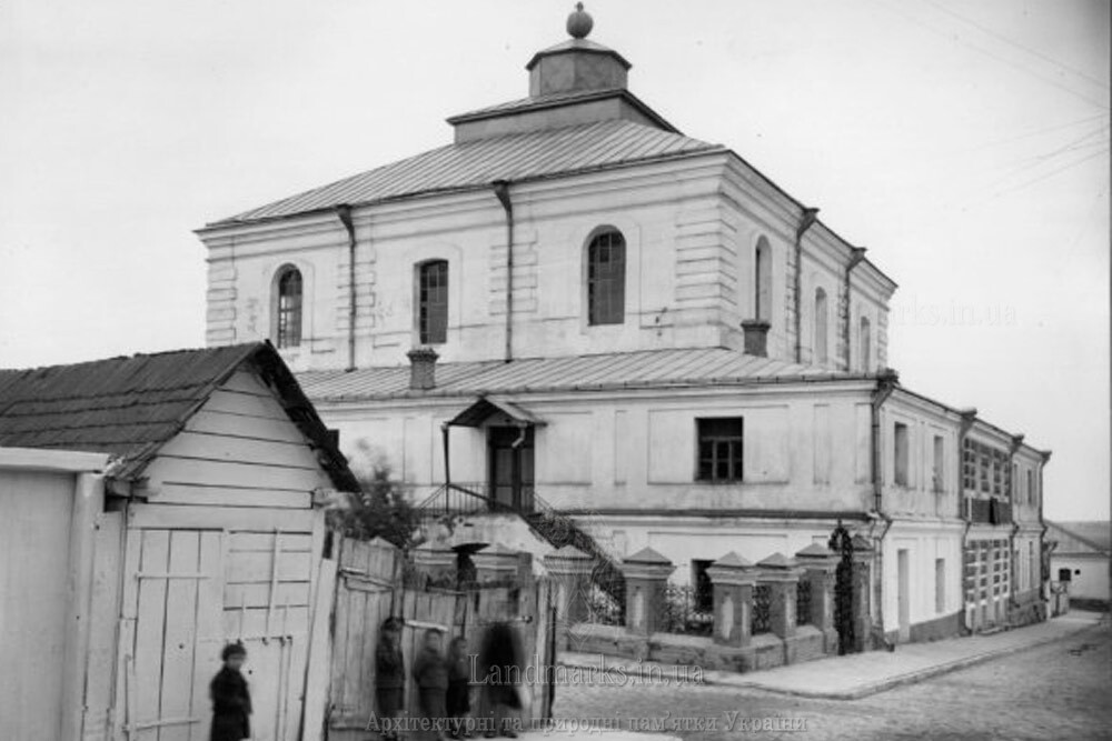 Архівна фотографія синагоги в Дубно