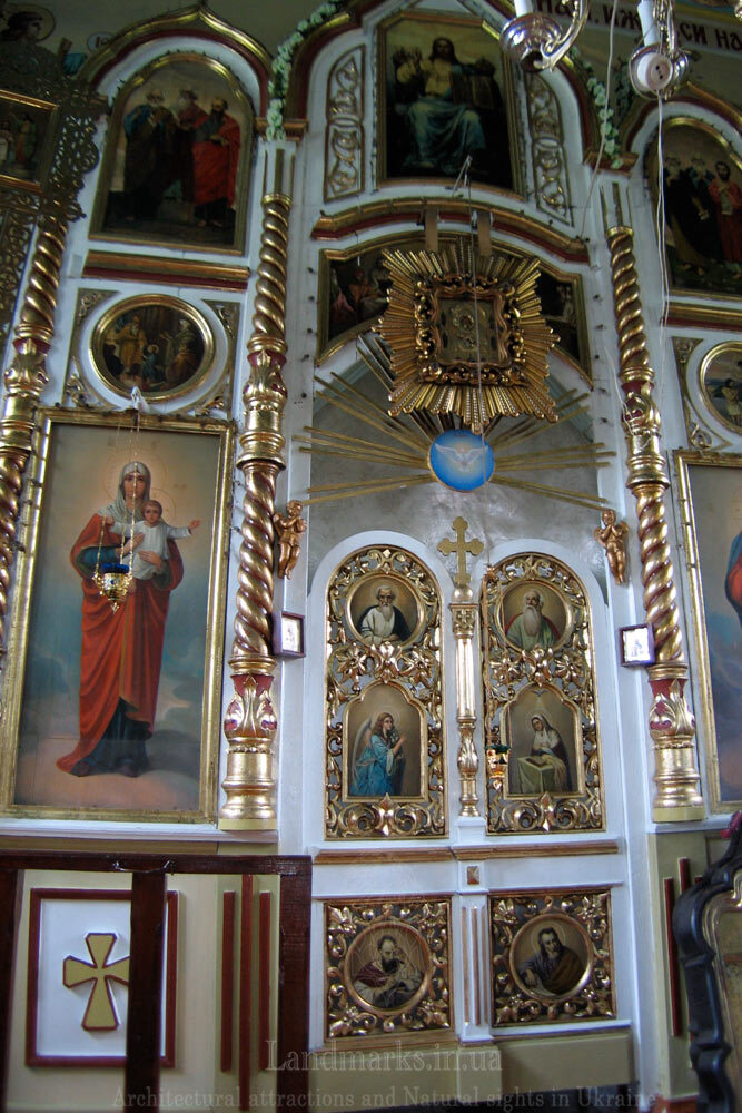Вівтар в церкві Лючин Храми Рівненської області
