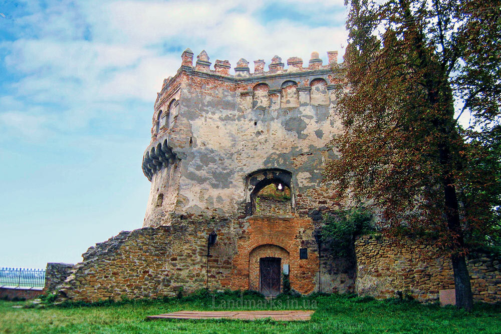 Нова - кругла башта Острозького замку