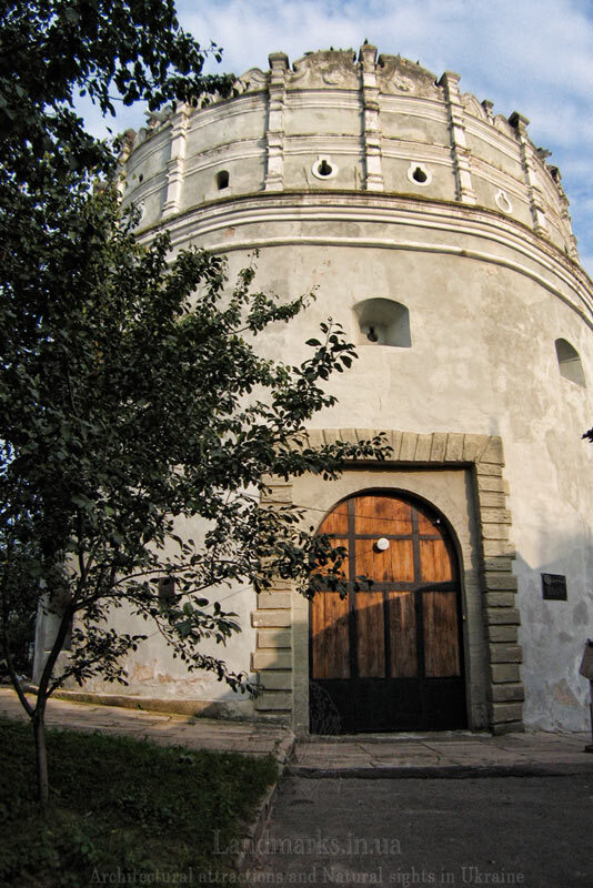 Міські укріплення Острогу - Луцька вежа