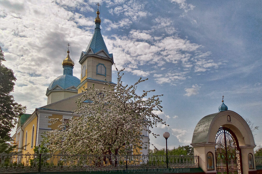 Миколаївська церква - колишній костел в Старій Рафілівці