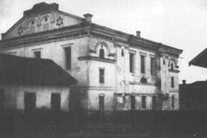 Архівна стара фотографія синагоги в Великі Межирічі