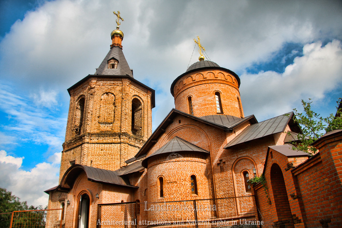 Церква та дзвіниця Свято-Троїцький Охтирський монастир