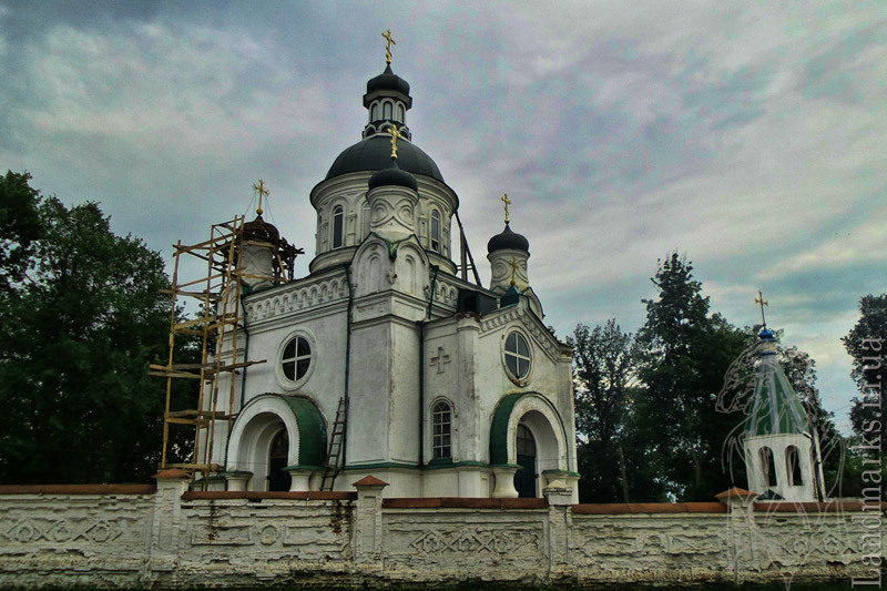 Цвинтарна Церква всіх святих Ромни