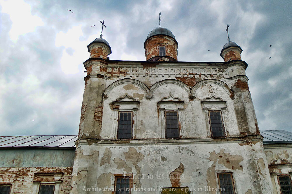 Російський стиль проглядується в троїцькій церкві, Запсілля Памятки Сумщини