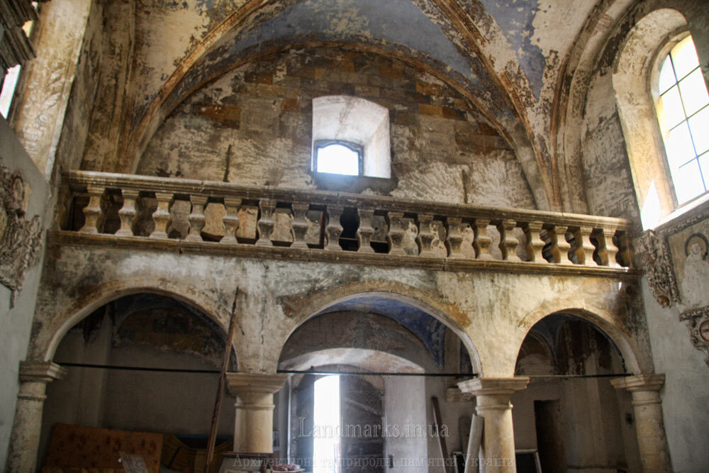 Хори у храмі Інтерєри вірменського костелу