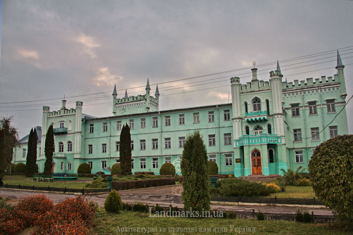 Wonderful Chesnovsky-Voronin Palace in Bilokrynytsya