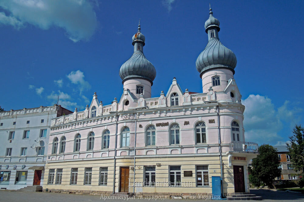 Нині тут діє краєзнавчий музей Борщівщини