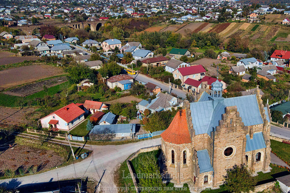 Вид на село Буцнів з квадрокоптера, памятки Буцнева з неба аерозйомка по Україні
