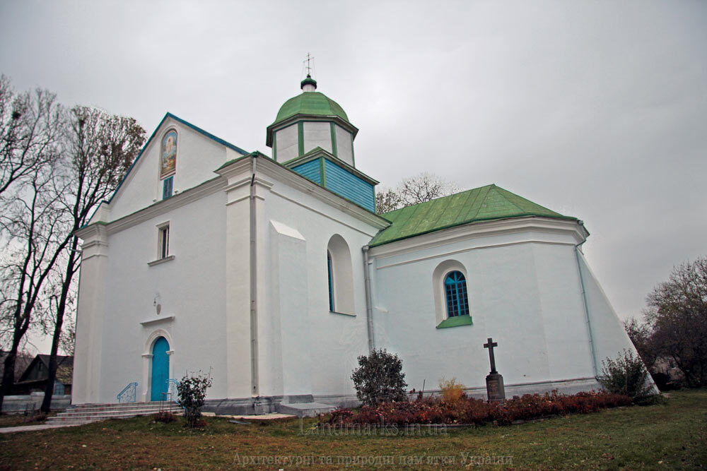 Старовинна Преображенська церква в Шумську