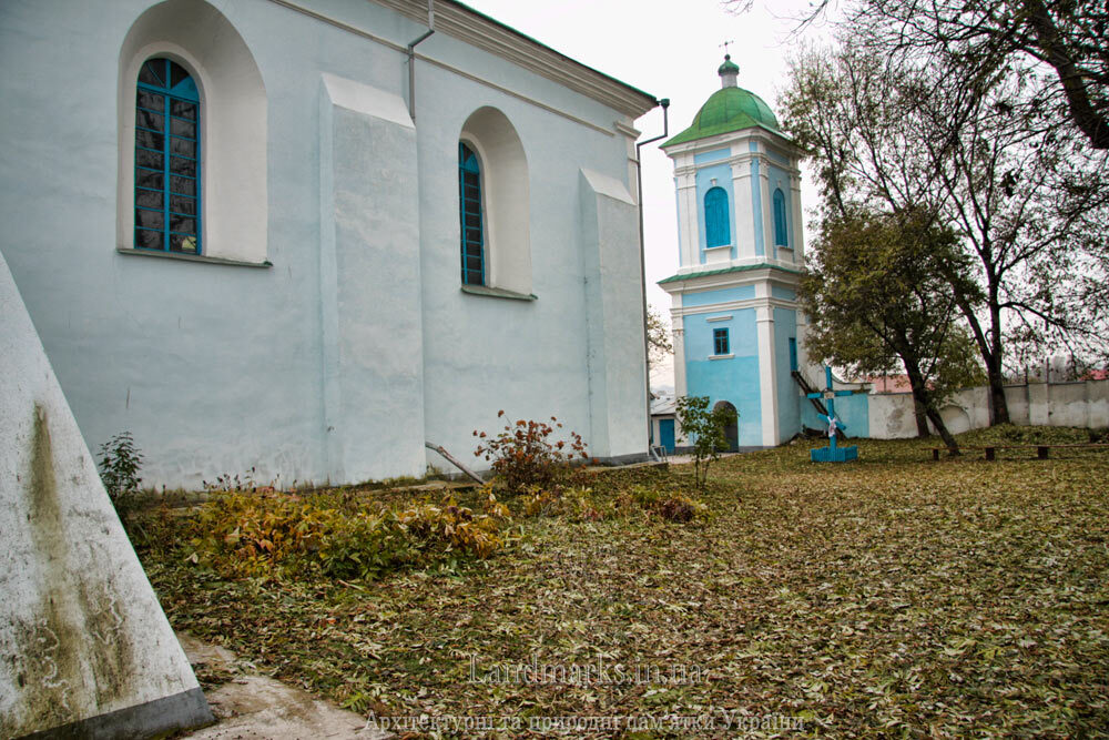 Церква та дзвіниця в Шумську