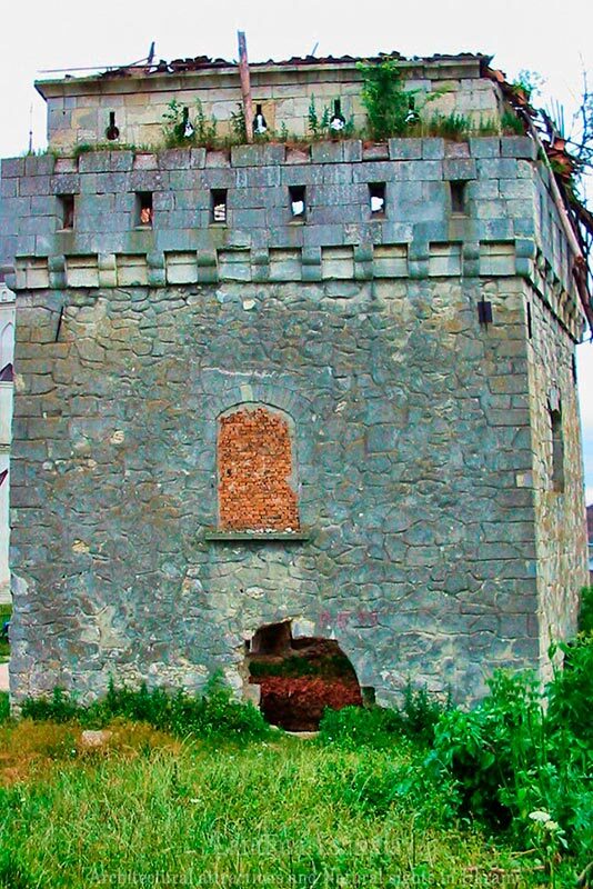 Вежа замку в Скалаті