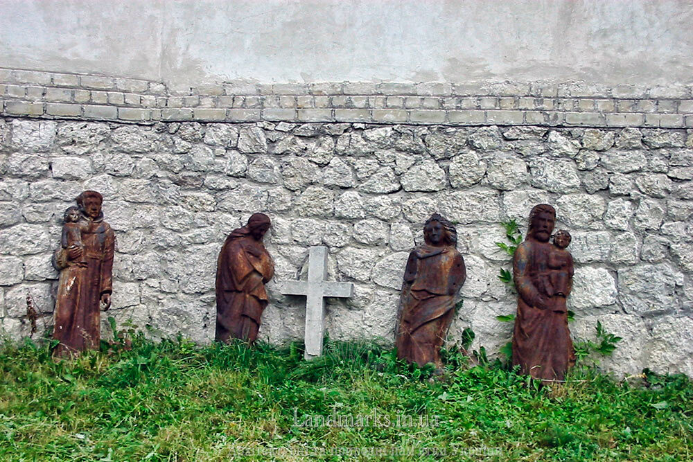 Фігури святих зі костелу в Гримайлові