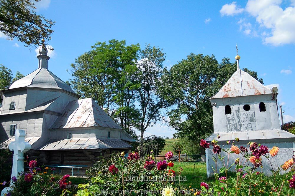 деревяна церква - памятка архітектури національного значенння Висічка