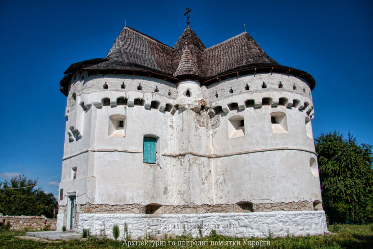 A unique church, a defensive building, a 15th century architectural sightseen