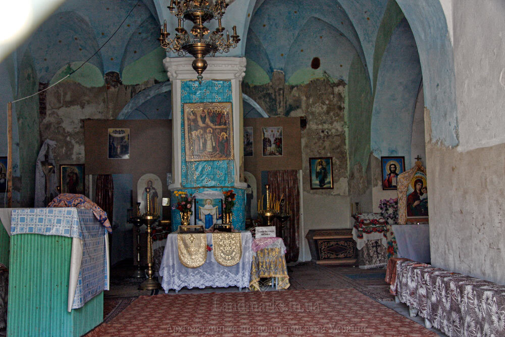 Інтерєр церкви в Сутківцях СТаре фото