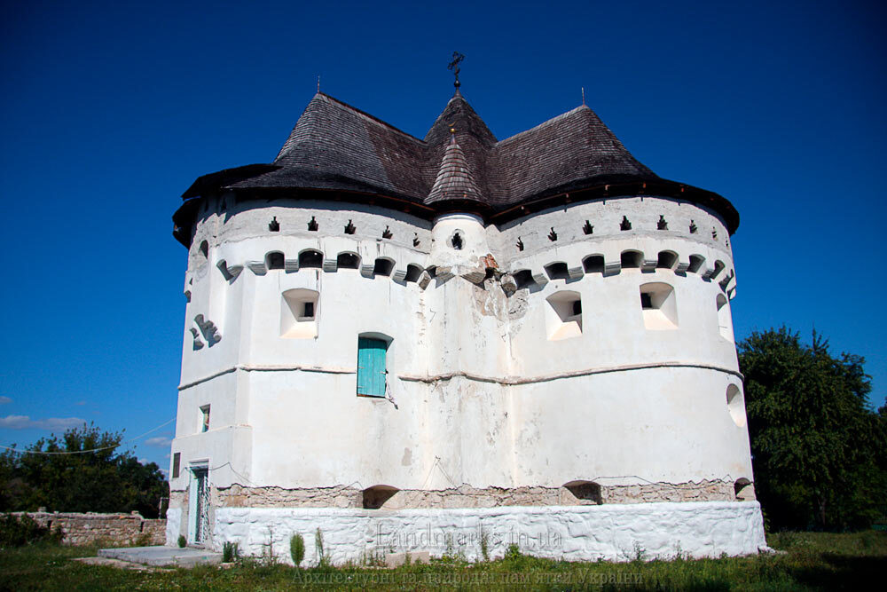 Обороннацерква в Сутківцях. Храми-фортеці в Україні