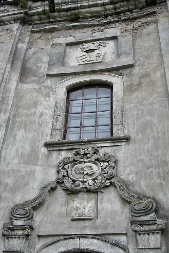 фасад костелу в Жванці