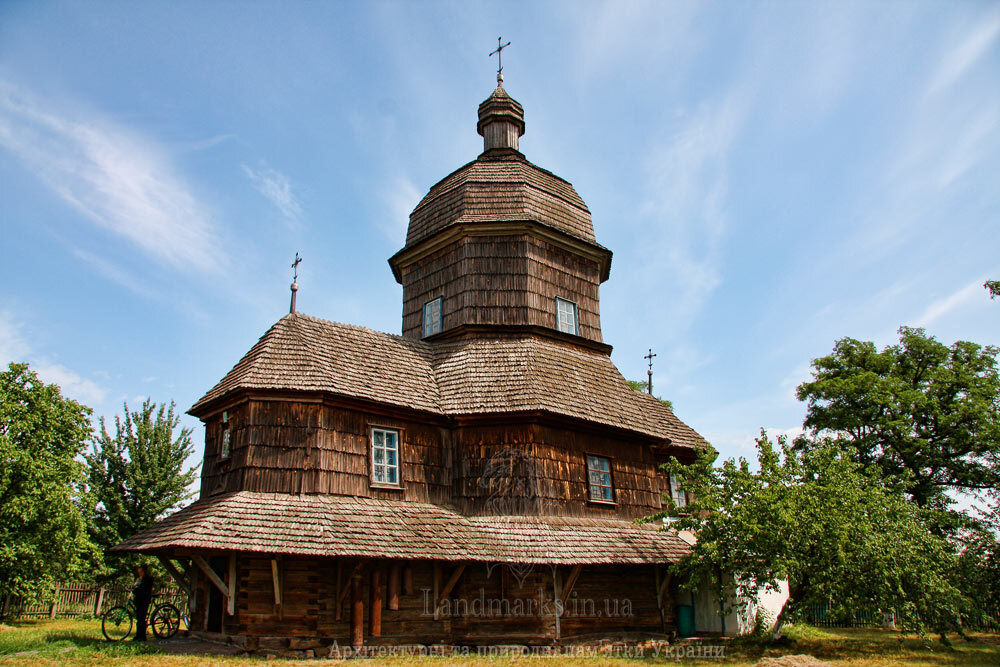 Для Подніпров’я нетрадиційний дах церкви