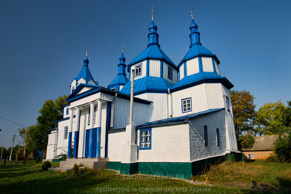 Дерев’яний храм у Корнилівці . Дерев'яні церкви України