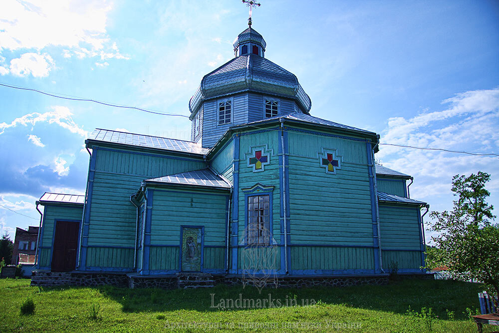 Інший ракурс Миколаївської церкви